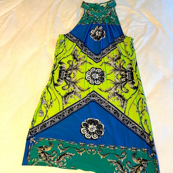 Sleeveless halter dress - Picture 3 of 4